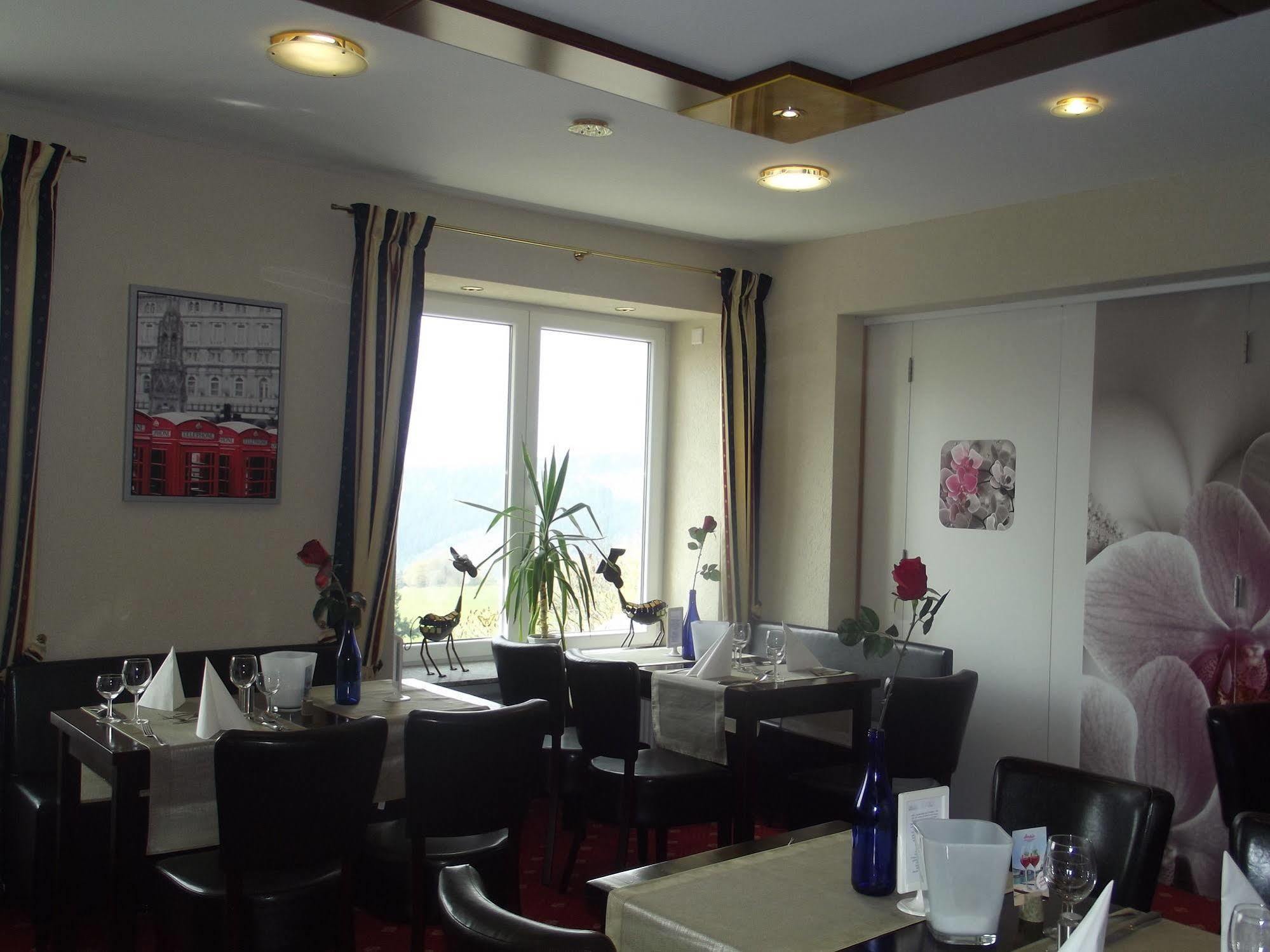 Zum Weissen Lamm Hotel Rothenberg Exterior photo